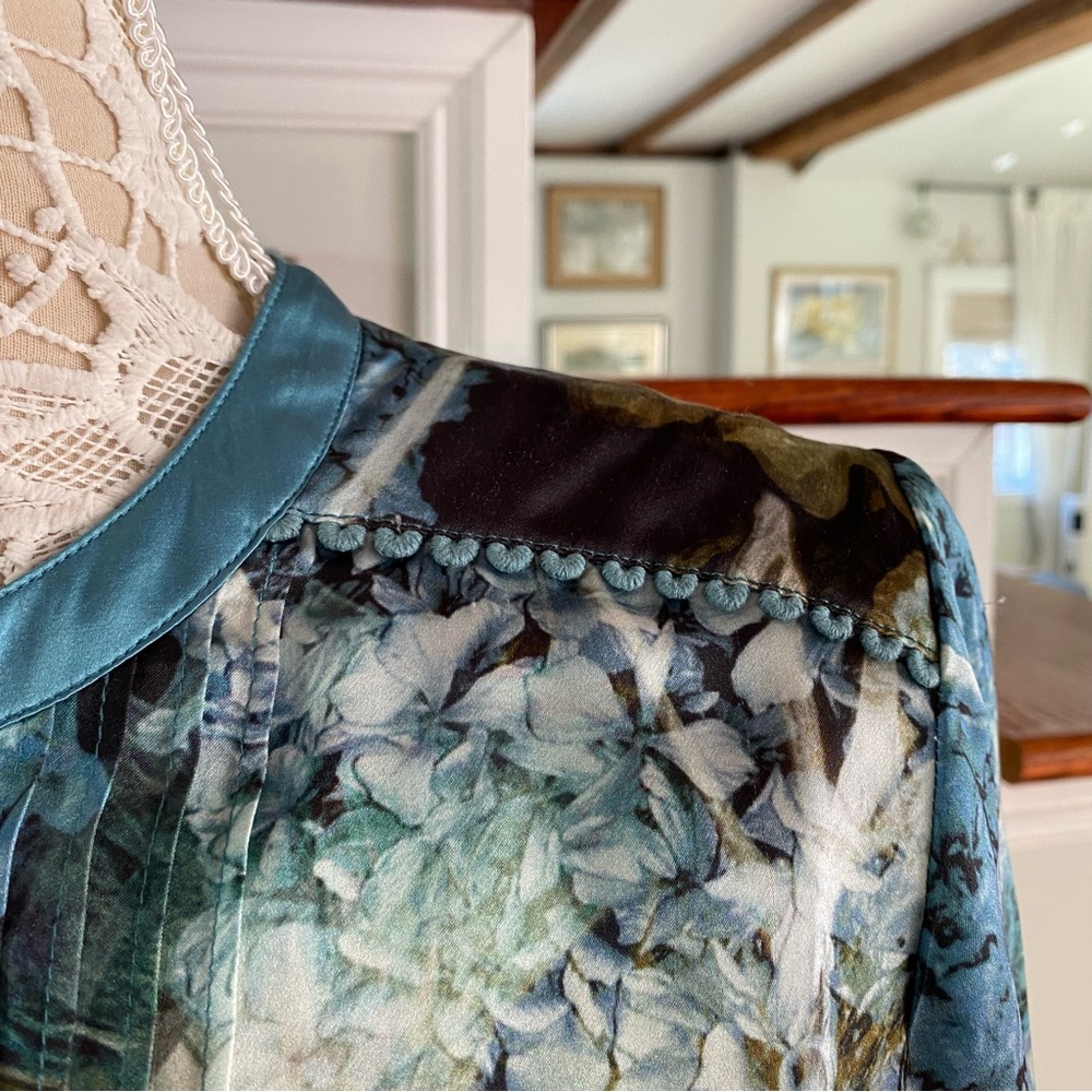 SOFT SURROUNDINGS Blue Flora Silk Hydrangea Print Blouse NWT $140 XS - Picture 5 of 8